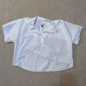 white shirt sleeve shirt